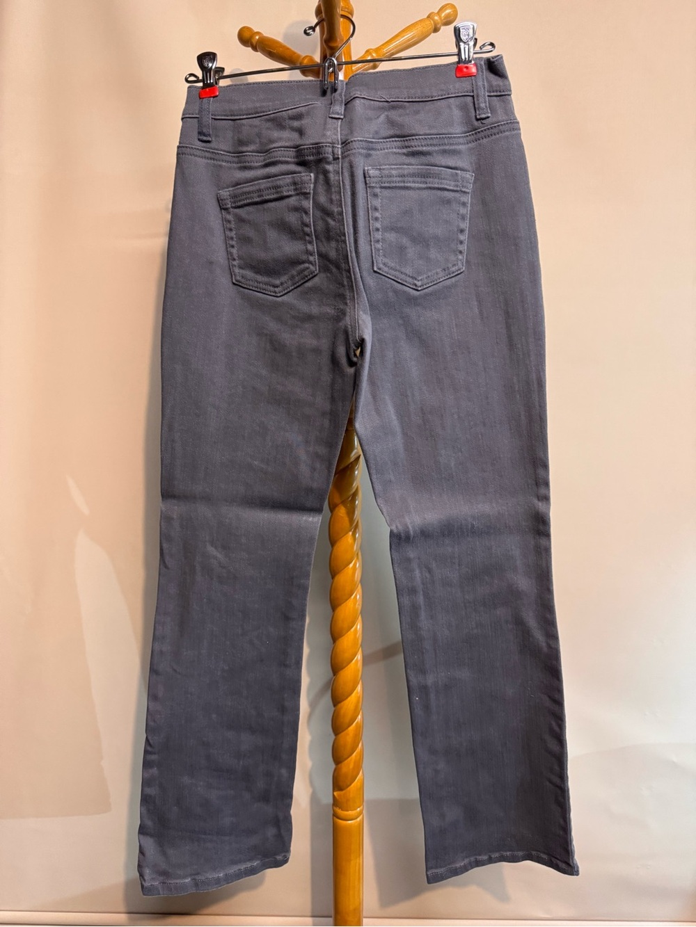 Women’s Diane Gilman DG2 Gray Straight-Leg Jeans. Size 2 Petite